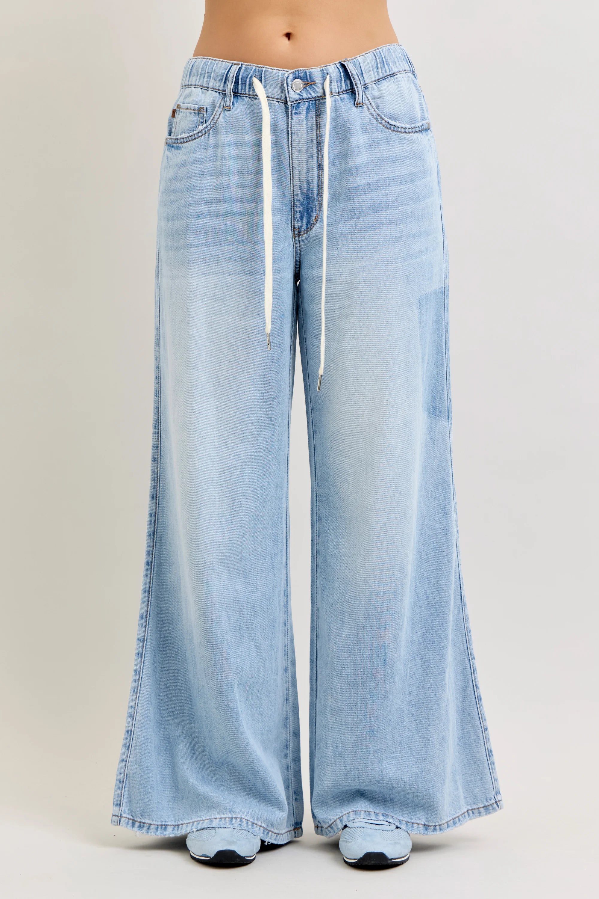 NEW - Judy Blue High Waist Featherweight Palazzo Shadow Light Wash