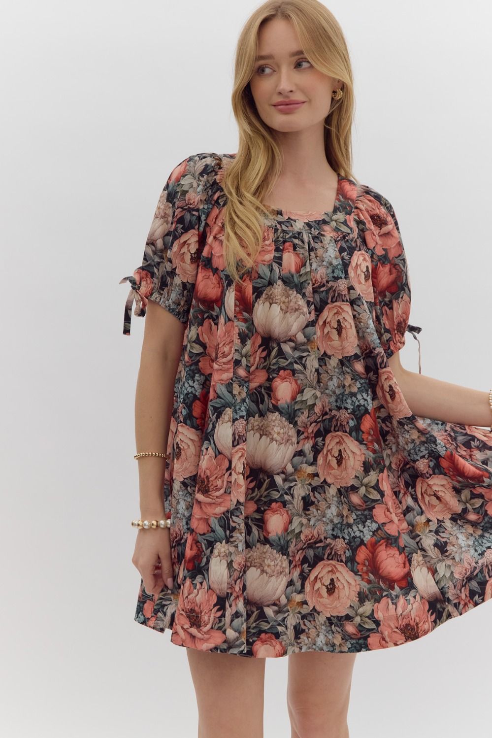 ENTRO Shades of Peach and Orange Floral Mini Dress! Medium