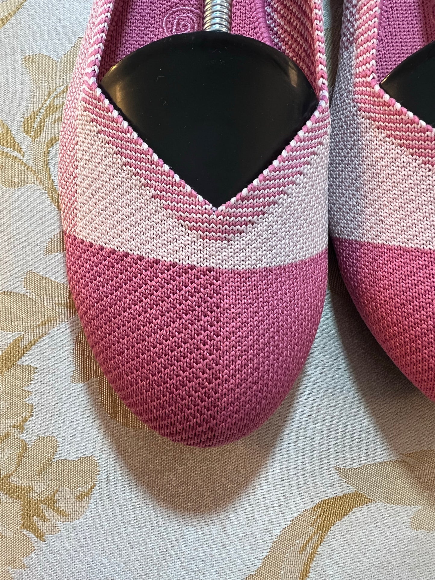 Load image into Gallery viewer, Like New ~ RETIRED ~ LIMITED EDITION ~ Rothy&amp;#39;s Pink Captoe Flats - Size 9
