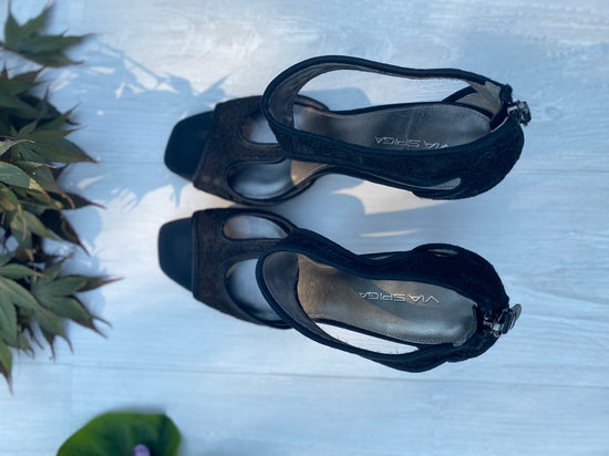 Load image into Gallery viewer, EUC ~ VIA SPIGA Black Lace Peep Toe Heel ~ Size 11

