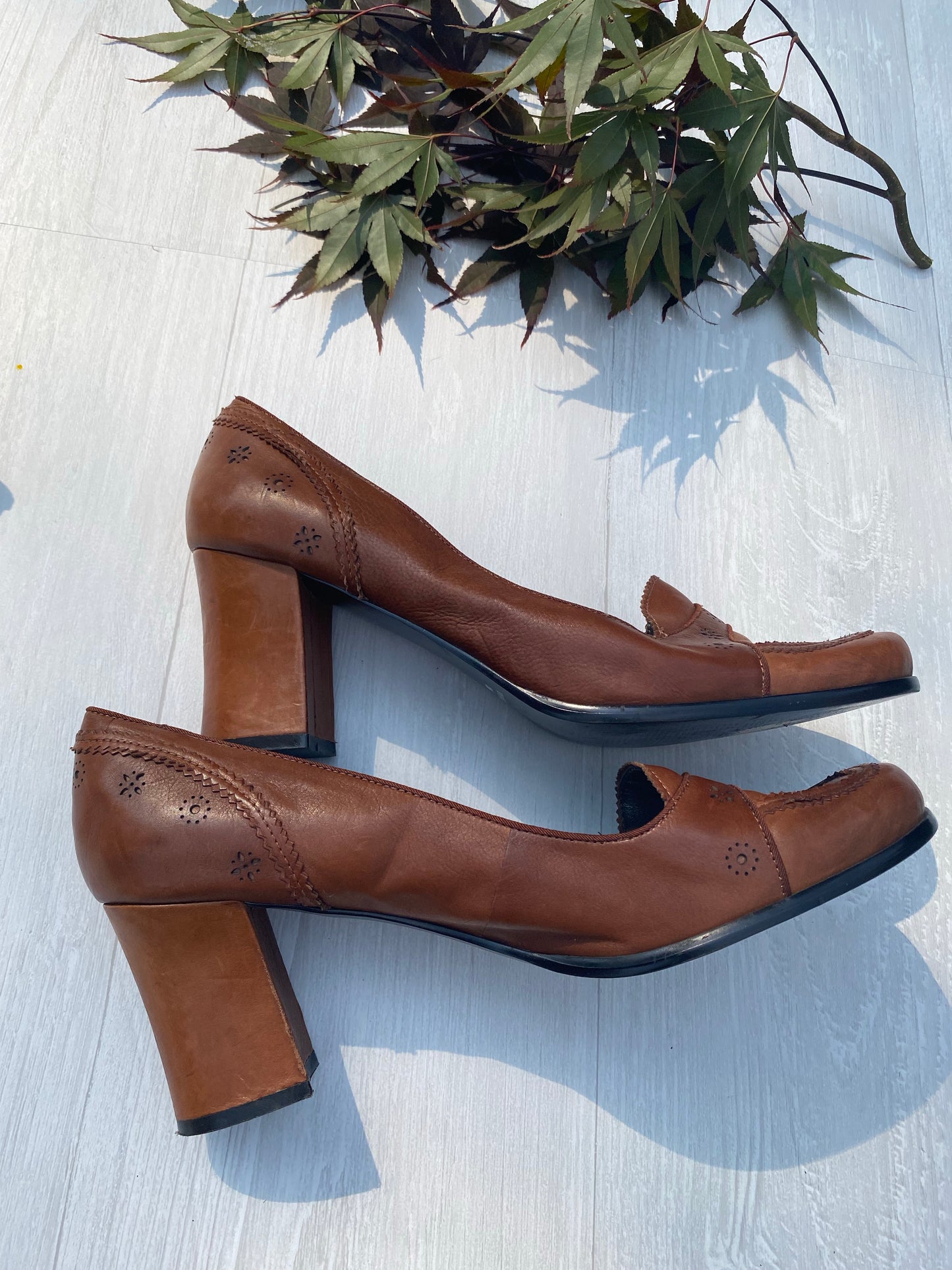 GUC ~ Nine West “Carmi” Tan Leather Block Heels ~ Size 10M